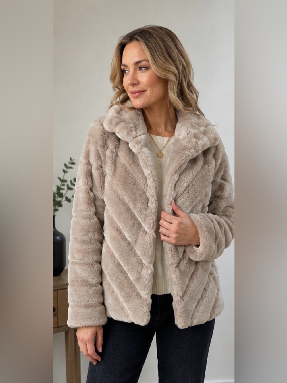 Bernardo Chevron Faux Fur Teddy Jacket Coat Beige M